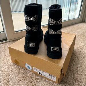 UGG Classic Short Crystal Bow